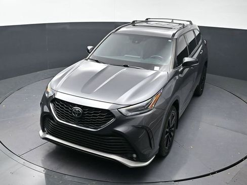 Used 2023 Toyota Highlander XSE image 25