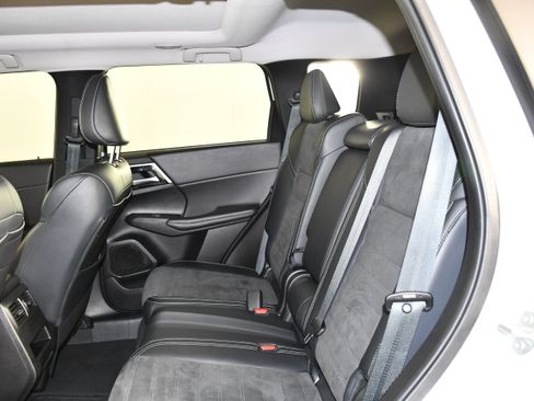 Used 2024 Mitsubishi Outlander SE AWD/4WD image 30