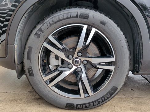 Used 2025 Volvo XC40 B5 Core image 36