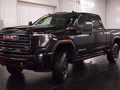 Used 2024 GMC Sierra 2500 AT4 w/ AT4 Premium Plus Package image 3