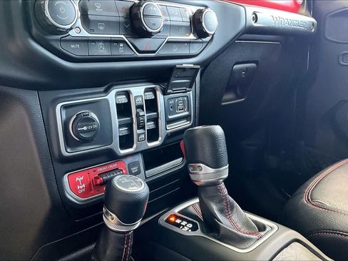 Used 2018 Jeep Wrangler Unlimited Rubicon AWD/4WD image 31