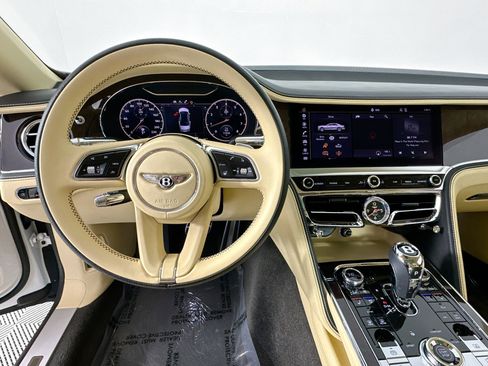 Certified 2022 Bentley Flying Spur V8 image 13