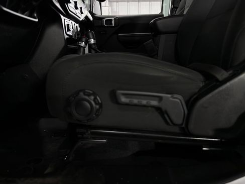 Used 2022 Jeep Gladiator Sport AWD/4WD image 16