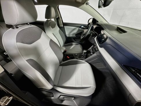 Used 2023 Volkswagen Taos SE w/ Panoramic Sunroof Package AWD/4WD image 27