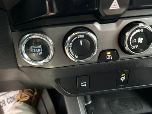 Used 2017 Toyota Tacoma TRD Off-Road image 25