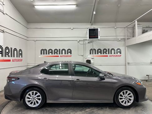 Used 2022 Toyota Camry LE image 9