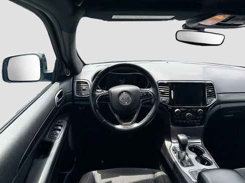 Used 2019 Jeep Grand Cherokee Laredo AWD/4WD image 30