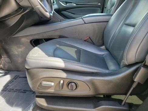 Used 2022 Buick Enclave Essence FWD image 12