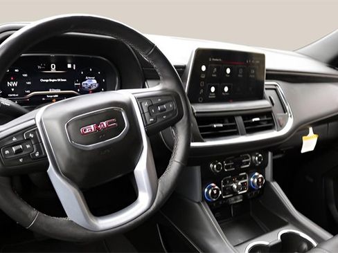 Used 2022 GMC Yukon XL SLT w/ SLT Luxury Package image 12