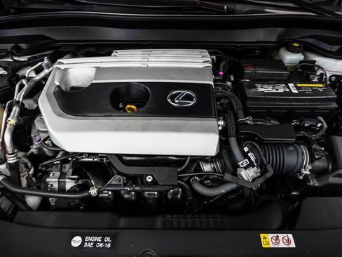 Used 2019 Lexus UX 200 image 26