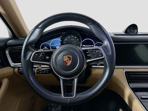 Used 2018 Porsche Panamera 4 image 12