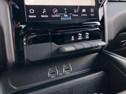 Used 2025 RAM 1500 Laramie image 27