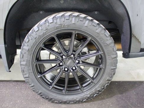 Used 2022 Chevrolet Silverado 1500 High Country w/ Technology Package image 21