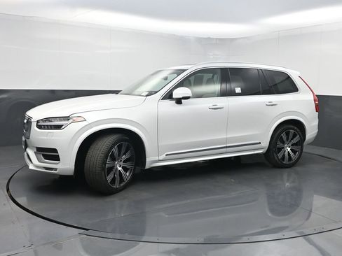 Used 2022 Volvo XC90 T6 Inscription w/ Climate Package image 24
