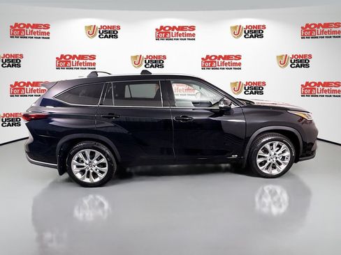 Certified 2026 Toyota Highlander Limited AWD/4WD image 18