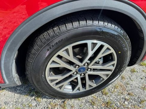 Used 2021 Ford Escape SEL w/ Technology Package FWD image 12
