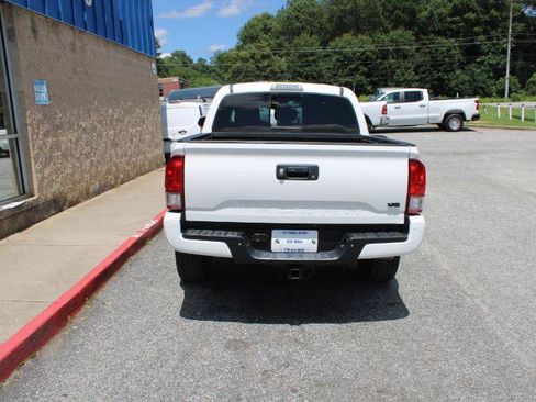 Used 2017 Toyota Tacoma TRD Off-Road RWD image 5