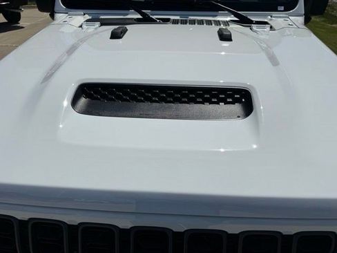 New 2026 Jeep Wrangler Unlimited Rubicon w/ Xtreme 35 Tire Package AWD/4WD image 40