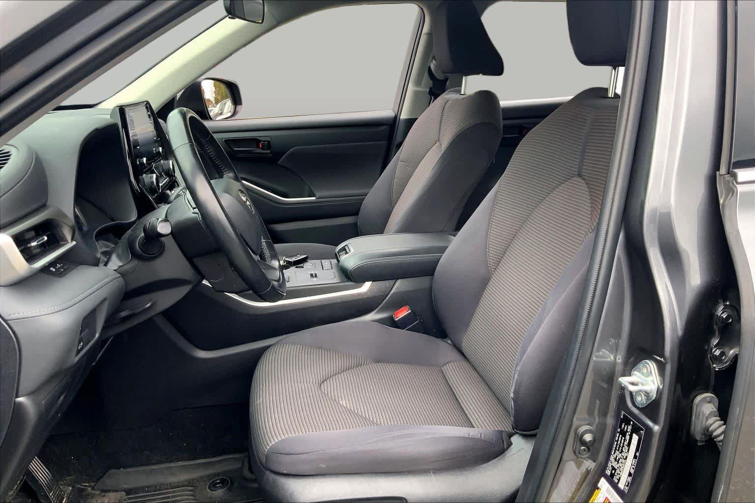 Used 2022 Toyota Highlander LE AWD/4WD image 8