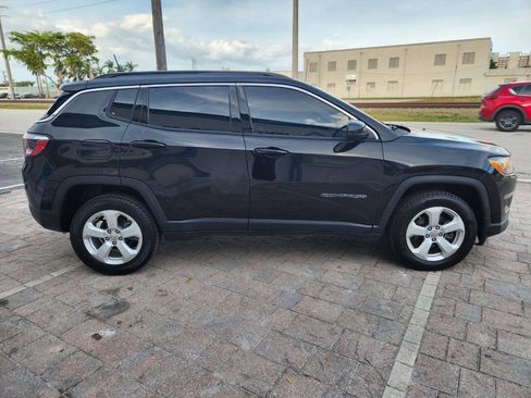 Used 2019 Jeep Compass Latitude w/ Popular Equipment Group AWD/4WD image 9