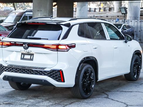 New 2026 Volkswagen Tiguan SE R-Line image 4