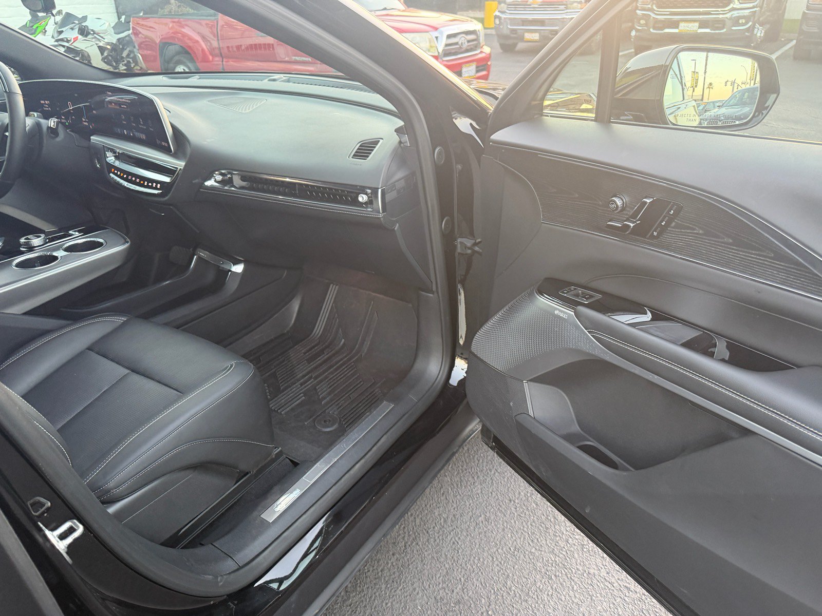 Used 2024 Cadillac Lyriq Sport AWD/4WD image 16