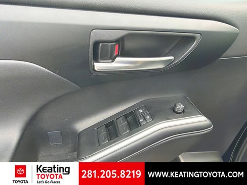 Used 2025 Toyota Highlander XSE AWD/4WD image 13