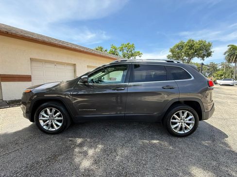 Used 2016 Jeep Cherokee Limited AWD/4WD image 2