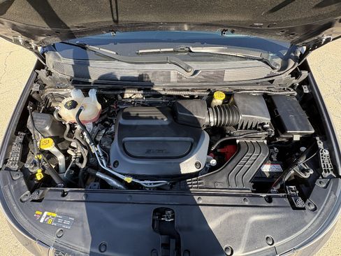 Used 2023 Chrysler Pacifica Touring-L FWD image 13