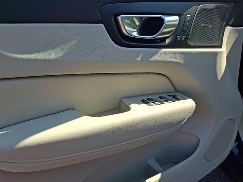 New 2026 Volvo XC60 B5 Ultra w/ Protection Package Premier image 8