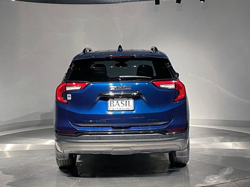 Used 2023 GMC Terrain SLE w/ Driver Convenience Package image 12