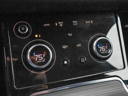 Certified 2023 Land Rover Range Rover Evoque SE image 38