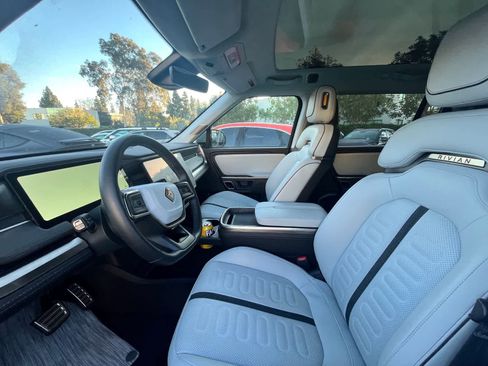 Used 2023 Rivian R1S Adventure image 3