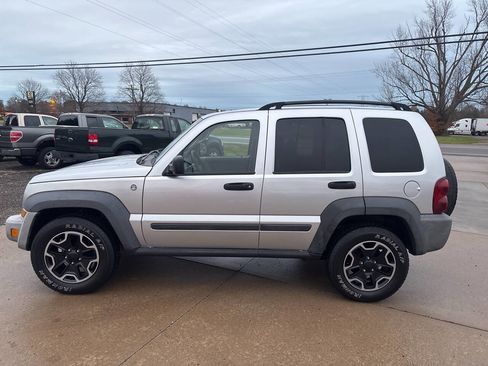 Used 2007 Jeep Liberty Sport image 2