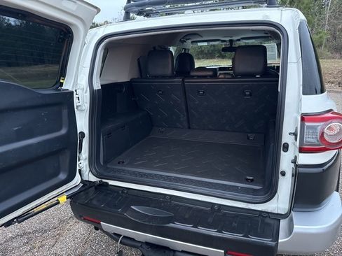 Used 2012 Toyota FJ Cruiser Base image 10