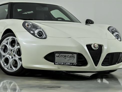 Used 2016 Alfa Romeo 4C Coupe w/ Coupe Track Package 1 RWD image 3