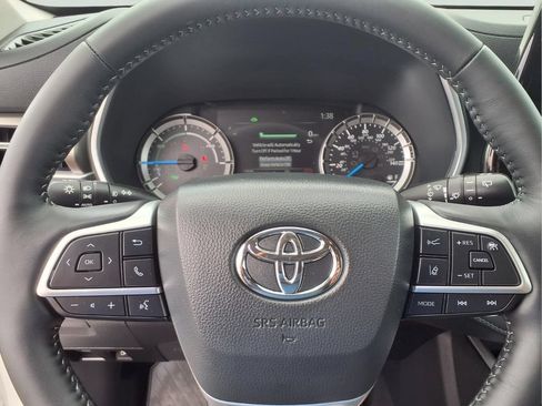 Used 2026 Toyota Highlander XLE AWD/4WD image 15