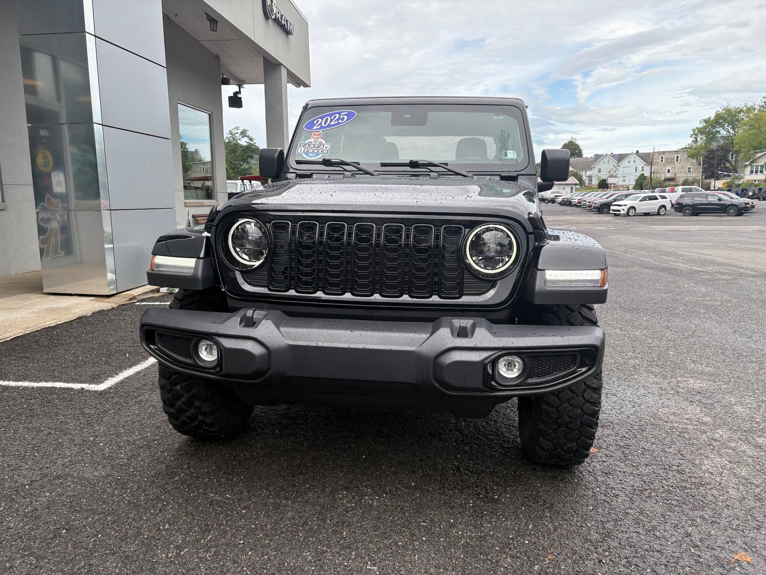 Certified 2025 Jeep Gladiator Sport AWD/4WD image 4