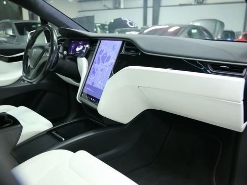 Used 2019 Tesla Model X 100D image 31
