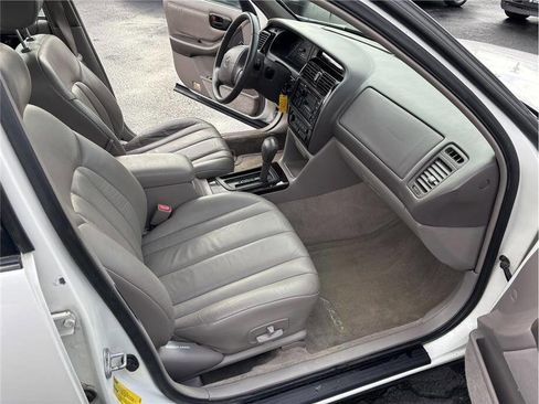 Used 1999 Toyota Avalon XLS image 14