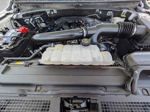 Used 2024 Ford Expedition XLT RWD image 24