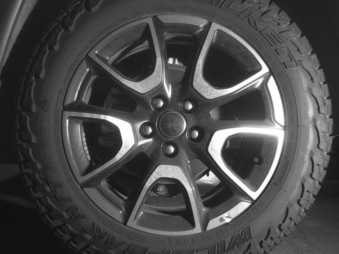 Used 2025 Jeep Compass Trailhawk image 14