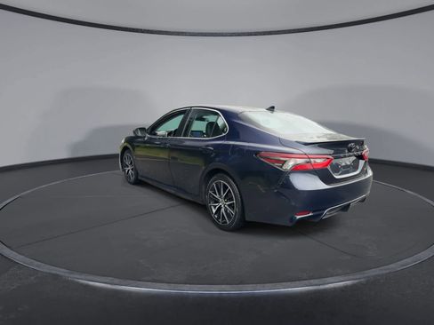 Used 2022 Toyota Camry SE w/ Cold Weather Package FWD image 6