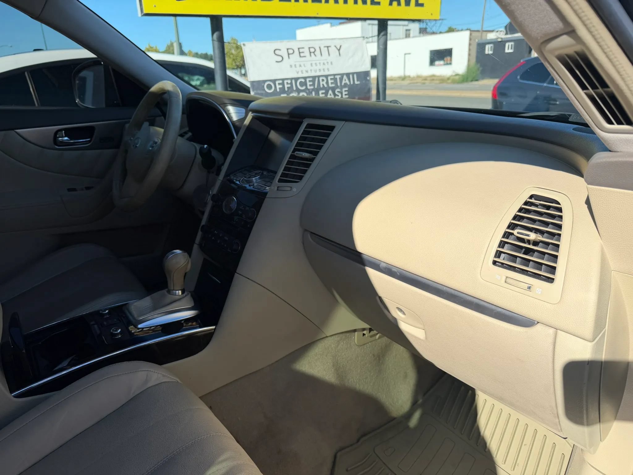 Used 2015 INFINITI QX70 2WD w/ Premium Package image 9