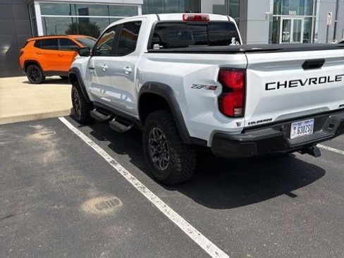 Used 2024 Chevrolet Colorado ZR2 w/ Technology Package AWD/4WD image 9