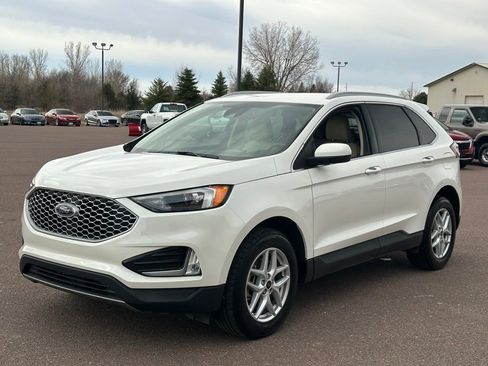 Used 2024 Ford Edge SEL w/ Convenience Package image 4