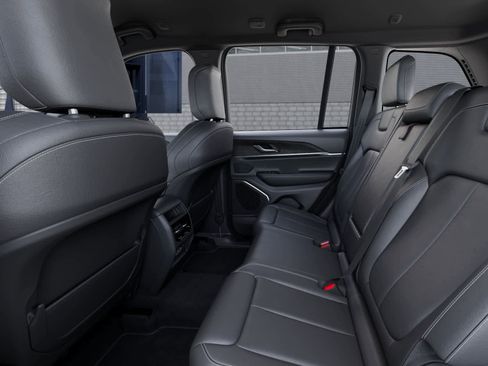 New 2025 Jeep Grand Cherokee Limited w/ Black Appearance Package image 23