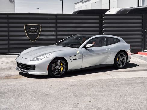 Used 2018 Ferrari GTC4Lusso AWD/4WD image 5