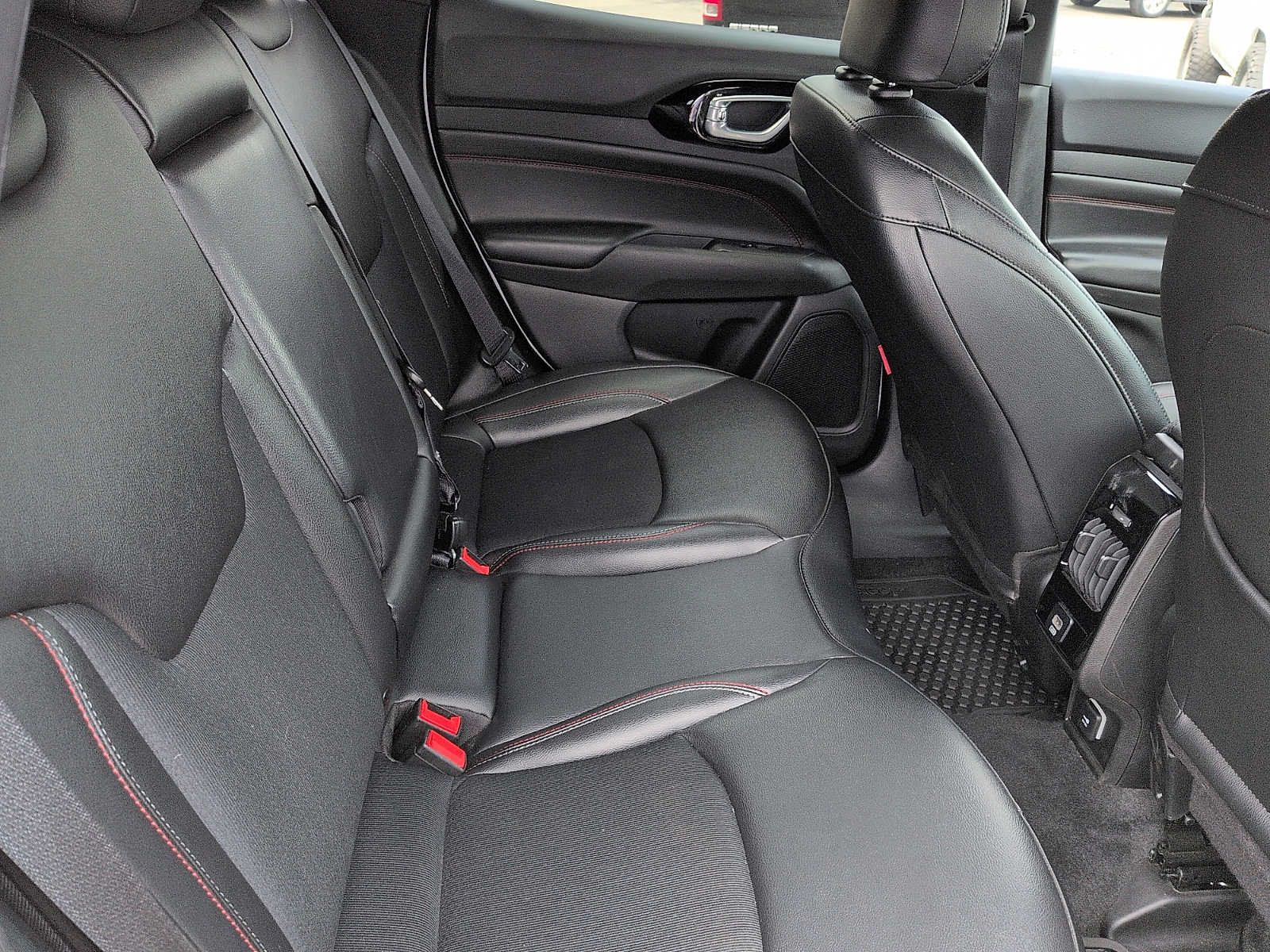 Used 2025 Jeep Compass Trailhawk AWD/4WD image 11