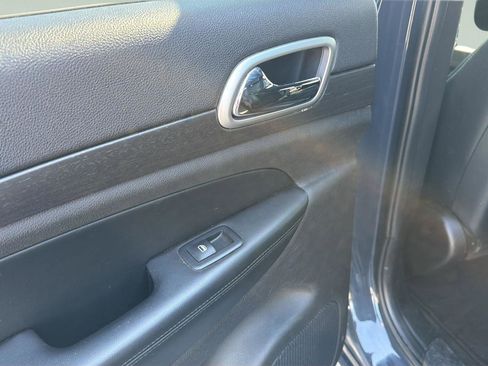 Used 2017 Jeep Grand Cherokee Altitude AWD/4WD image 19